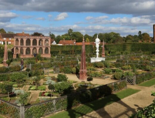 Kenliworth Castle and Elizabethan garden 915px 768x432